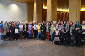 Gruppenbild vom dritten Interreligiösen Frauenbegegnungstag im Ökumenischen Forum in der HafenCity